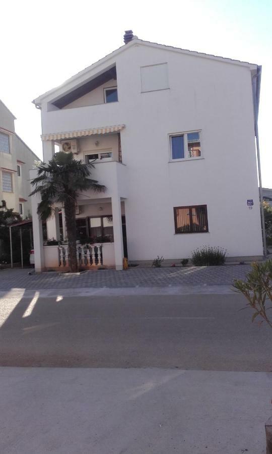 Loni Apartman