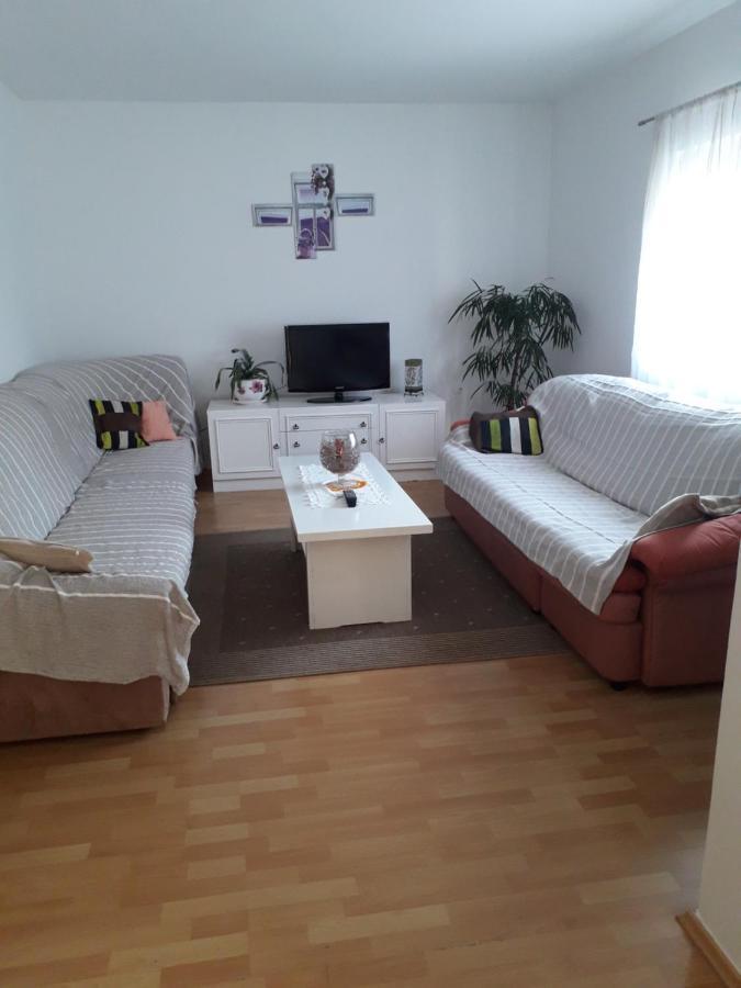 Apartman Loni *